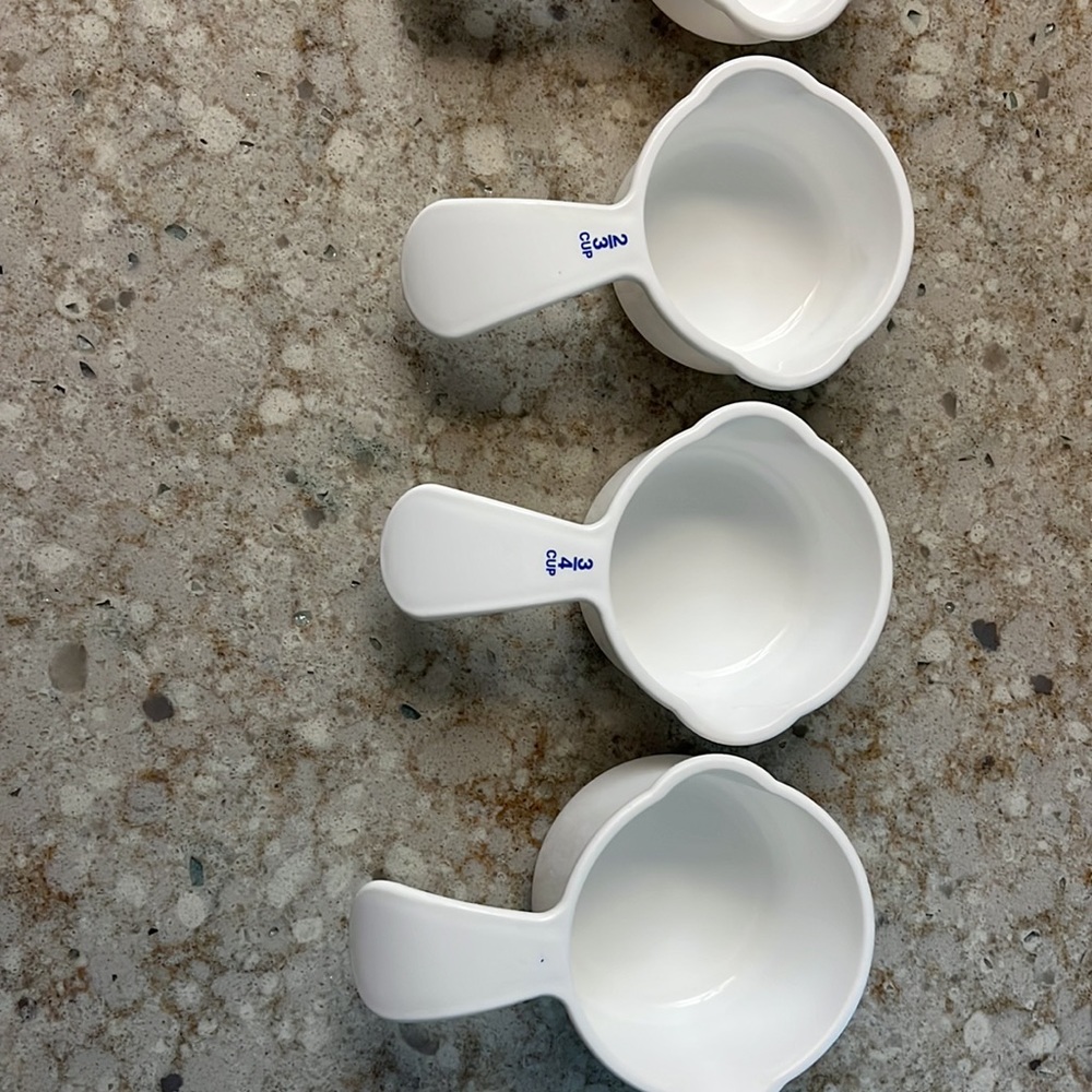 Tupperware measuring cup set - Picture 2 of 3